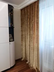 Mətbəx interyerində məxmər pərdələr