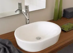 Vannaning stol usti fotosuratida hammom uchun lavabo qoplamasi