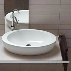 Косаи танӯраи дар countertop дар акс ҳаммом