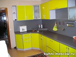 Kiçik bir mətbəx fotoşəkili üçün mətbəx dəstlərinin rəng sxemi