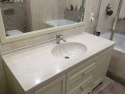 Countertop аз санги сунъӣ дар тарҳрезии ҳаммом