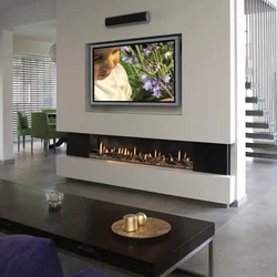 Kamin və TV fotoşəkili olan müasir qonaq otağı