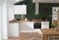 Yashil Kafel Splashback Dizayni Bilan Oshxona