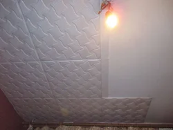 Divarlardakı küvetdə tavan plitələri fotoşəkili