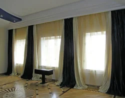 Пардаҳо дар меҳмонхона барои 3 тиреза акс