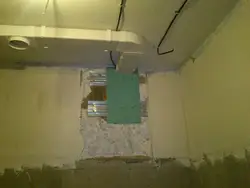 To'xtatilgan ship fotosurati ostida oshxonada shamollatish