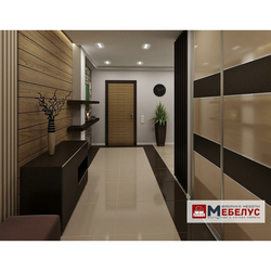 Bir mənzildə düzbucaqlı koridorun daxili hissəsi