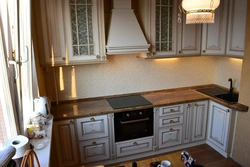 Photo of an oak kitchen with a dark countertop