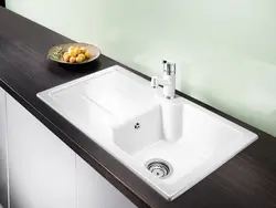 Oq lavabo fotosurati bo'lgan oshxonalar