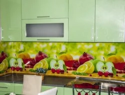 Дызайн кухні з фартухом з панэлі