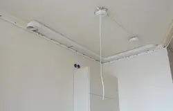 Ванна бөлмесіндегі төбедегі сорғыш аспалы төбелер фотосуреті