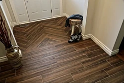 Laminat fotoşəkil altında mətbəx və koridor üçün döşəmə plitələri
