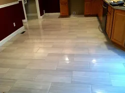 Laminat fotosurati ostida oshxona va koridor uchun zamin plitalari