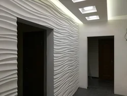 3D panels in the interior of the hallway