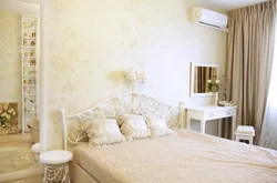 Liquid wallpaper in the bedroom interior