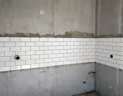 How to lay tiles in the kitchen apron photo