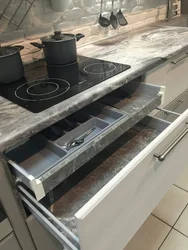 Ас үйдің интерьеріндегі Cipollino үстелі