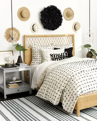 Decorating a bed for a bedroom photo