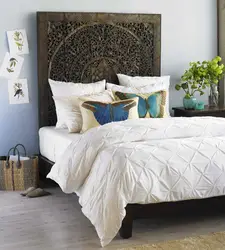 Decorating a bed for a bedroom photo
