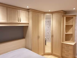 Спальни для маленькой комнаты с угловым шкафом фото