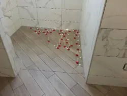 Як выкласці падлогу пліткай у ваннай фота
