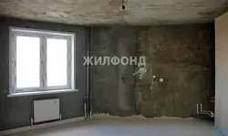 Оның сыртқы түрі туралы өрескел әрлеу фотосуреті бар пәтер
