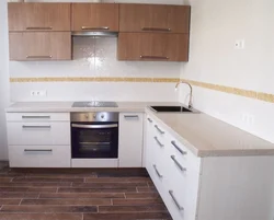 Kitchen bottom corner top straight photo