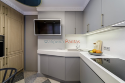 Divarda TV ilə künc mətbəx daxili