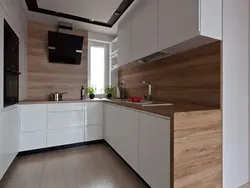Ошхонаи дурахшон бо countertops чӯбӣ дар дохили