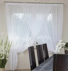 Zamonaviy uslubdagi fotosuratda oshxona uchun oq tul