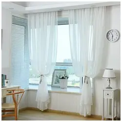 Zamonaviy uslubdagi fotosuratda oshxona uchun oq tul