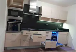 Кіріктірілген Тұрмыстық Техникасы Бар Түзу Ас Үй Фотосы