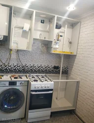 Газовый шланг на кухне фото идеи