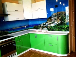 Фото кухонный фартук для угловых кухонь