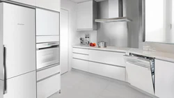 Bright Kitchens With Built-In Appliances Photo