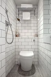 Ванна бо сафолҳои сафед ва акс grout хокистарӣ