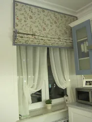 Рулонные шторы с тюлью в интерьере кухни