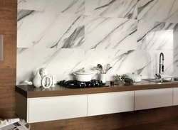Oshxona uchun 60 x 120 plitkalar backsplash fotosurati