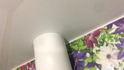 Asma tavan fotoşəkili altında tavanda mətbəx başlığı üçün