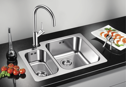 Paslanmayan lavabo fotoşəkili olan mətbəxlər