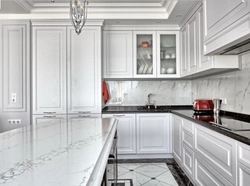 Ошхона бо countertop сафед ва пешдоман дар дохили