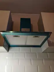 Выцяжка з адводам для кухні фота