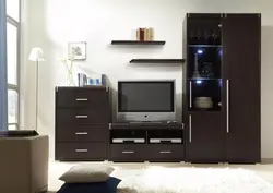 Komodin Və Qarderob Şəkli Olan Qonaq Otağının Divarı