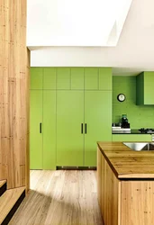 Combination of colors with wood in the kitchen interior
