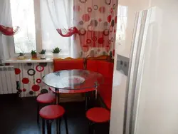 Round table in a small kitchen real photos
