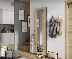 Koridorda qarderob və güzgü fotoşəkili olan ayaqqabı rafı