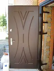 Installation of metal entrance doors in an apartment photo