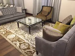 How to choose a carpet in the living room according to the color of the interior