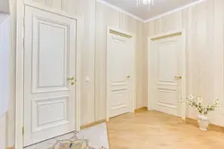 Светлыя дзверы ў пярэднім пакоі