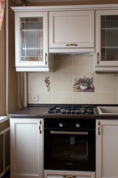 Угловые кухни для маленькой кухни с газовой плитой фото